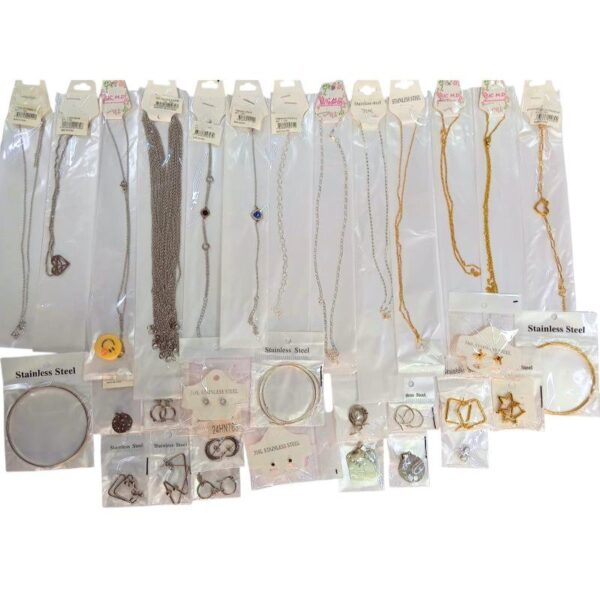 💥 ¡Combo Emprendedor de Lujo! 💥
🛍️ 32 piezas de acero quirúrgico 316L listas para vender
💎 Incluye variedad en acero blanco, dorado y clásico
( incluye exactamente lo que se ve en la fotografía)